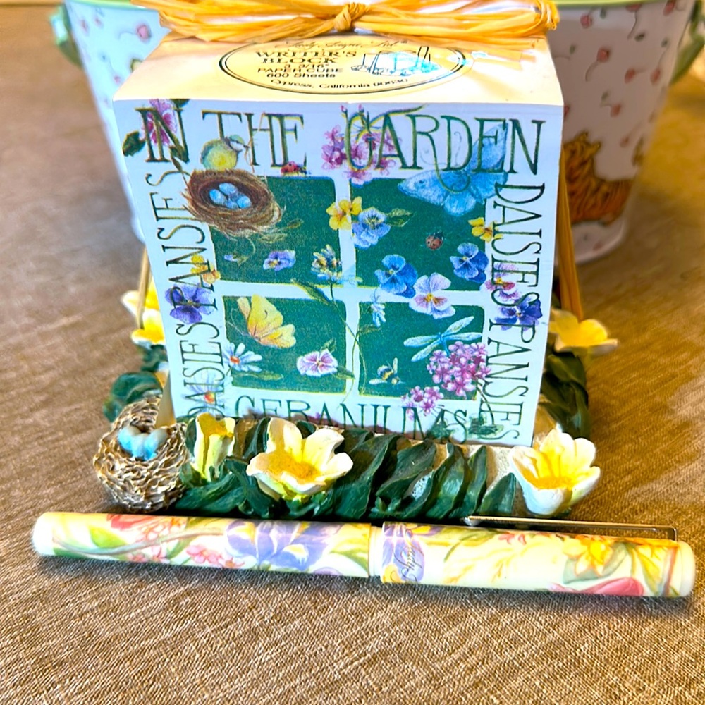 Lady Jayne Ltd writer’s block paper cube 600 sheets The garden motif with pen